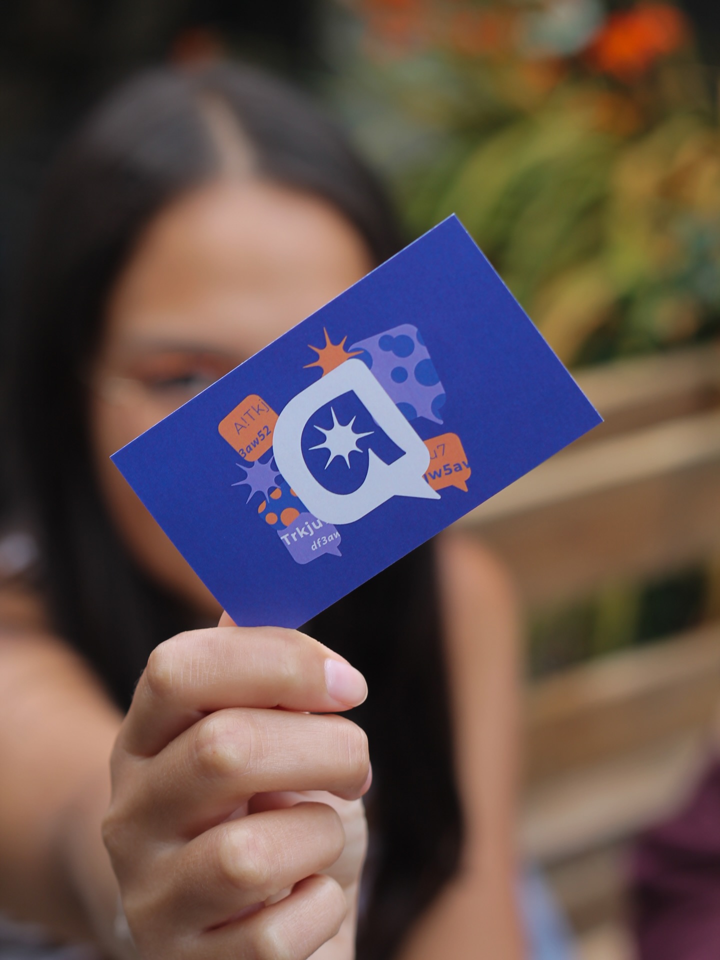 Estamos moviendo hilos.
Afinando ideas.
Tejiendo cosas que todavía no se ven…
pero que pronto van a empezar a hacer ruido ✨🙂‍↕️